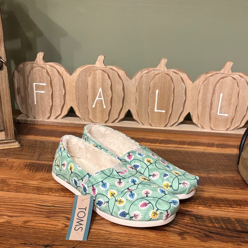 TOMS Christmas Light Canvas Slip-Ons